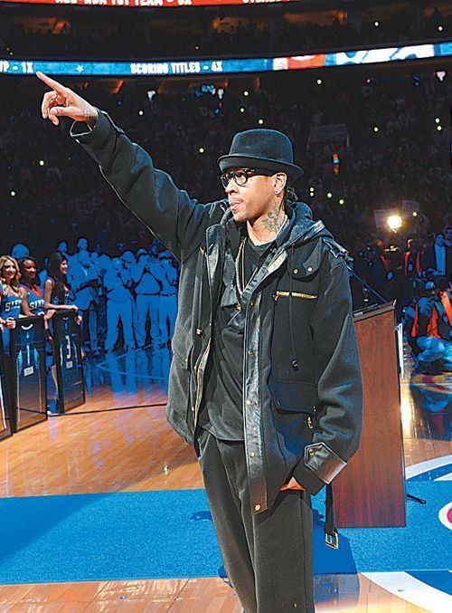 欧冠半场：里奥斯乱战破门，本菲卡暂1-0那不勒斯（欧冠半场战报：里奥斯混战中破门，本菲卡暂以1-0领先那不勒斯）