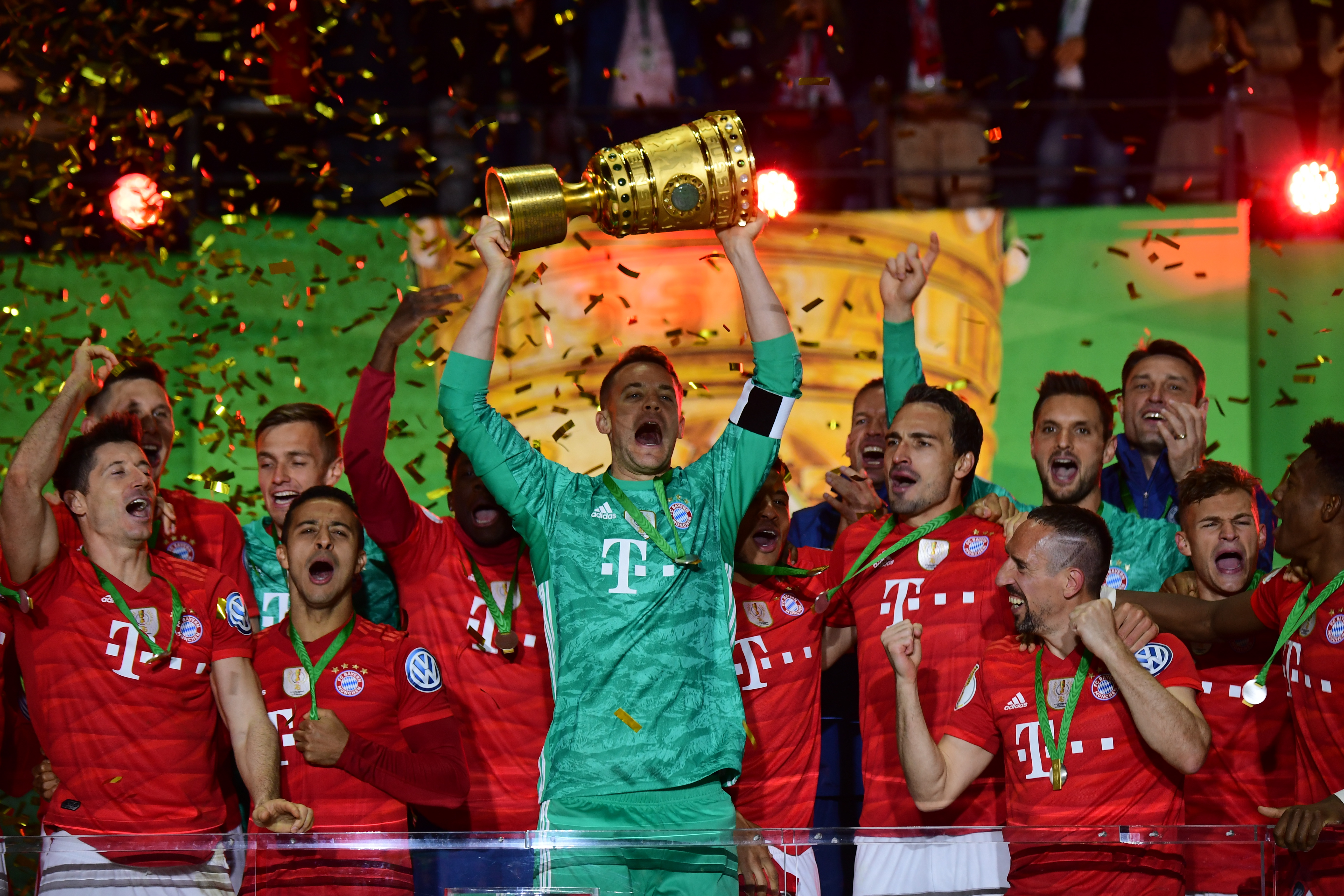 刷新中甲金靴进球纪录，姆本扎：自豪，队友的功劳和我一样大（改写中甲金靴进球数纪录，姆本扎：我很自豪，队友功劳不比我小）