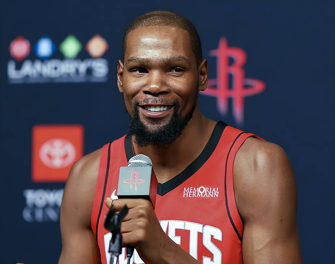 战火中创奇迹！巴勒斯坦力压两大洲冠军头名出线，国足安逸何日醒（战乱中逆袭成奇迹！巴勒斯坦压过两洲冠军夺小组头名，国足安逸几时醒）