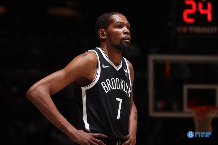 哈登表现抢眼，助力球队逆转胜利（哈登闪耀全场，率队完成逆转）