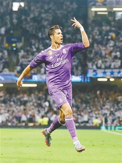 里昂15岁潜力中锋泽科维奇：崇拜哈兰德和DV9的左脚射手（里昂15岁锋线新星泽科维奇：左脚杀手，偶像哈兰德与DV9）