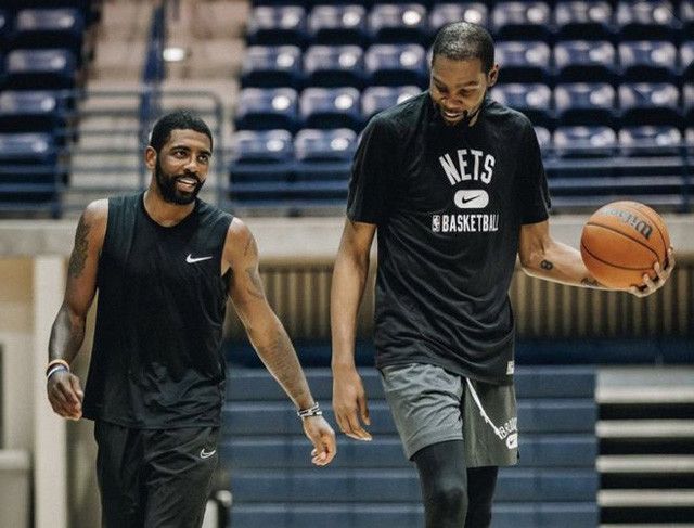 泽林斯基：如果这都能判点球，那所有的接触都是点球（泽林斯基质疑判罚：按这标准，所有接触都该判点球）