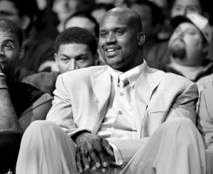 胡金秋展现高效状态，半场贡献10分2篮板（胡金秋高效发挥，上半场砍下10分2篮板）