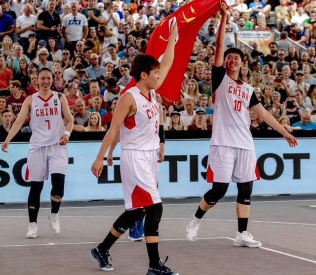 克雷莫内塞2-0莱切，博纳佐利建功，萨纳夫里亚锁定胜局（克雷莫内塞2比0完胜莱切：博纳佐利破门，萨纳夫里亚终结悬念）