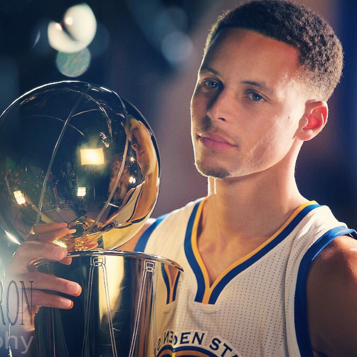 咪咕前方！@胡金秋21 手持冠军鼎登场，@浙江广厦篮球俱乐部 新赛季出征仪式（咪咕直击：@胡金秋21 手持冠军鼎亮相，@浙江广厦篮球俱乐部 新赛季启航仪式）