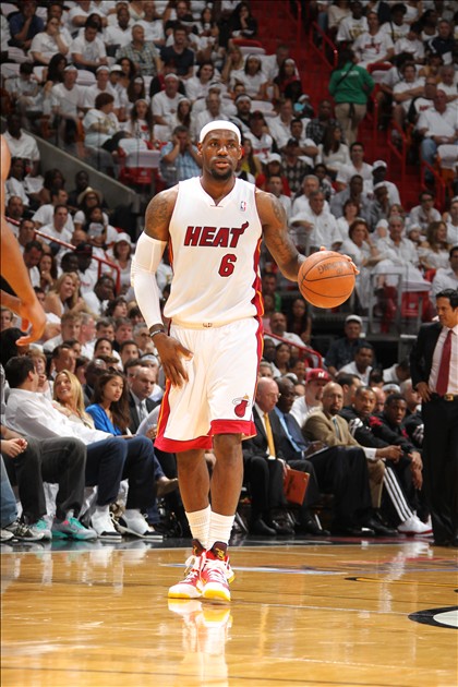 官方：利物浦传奇队明年3月将与多特传奇队踢慈善赛（官宣：利物浦与多特传奇队将于明年3月进行慈善赛）