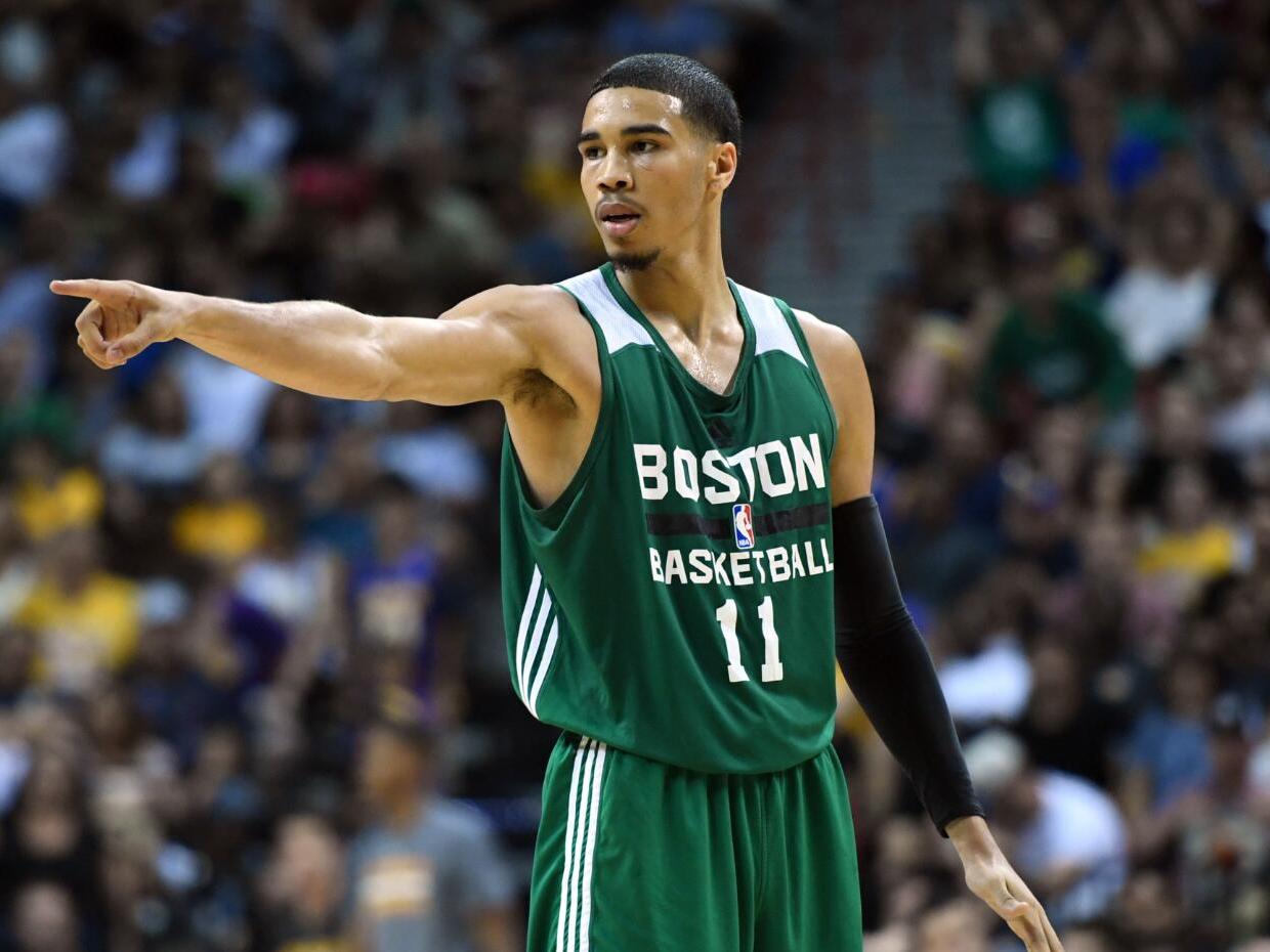 天神下凡！约基奇狂轰56分16板15助大三双，刷爆纪录展现恐怖统治力！（约基奇爆砍56分16篮板15助攻神级三双，纪录狂刷统治全场！）