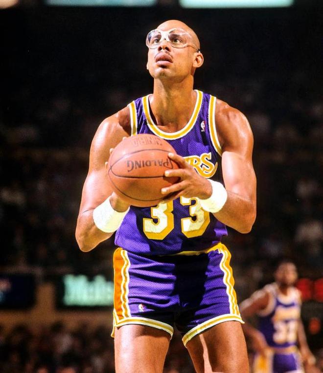 记者：拜仁和于帕进行深入谈判，他们预计球员最终会完成续约（记者称：拜仁与于帕谈判深入，预计将完成续约）