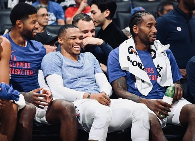 明知阿隆索镇不住巨星，皇马当初为啥还要请他？（既知阿隆索压不住大牌，皇马当时为何仍聘用他？）