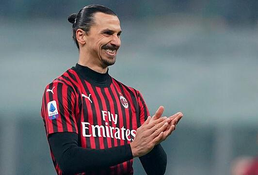 记者：李可并未参加申花赛前合练，明天能否首发存疑（记者：李可缺席申花赛前合练，明日是否首发成疑）