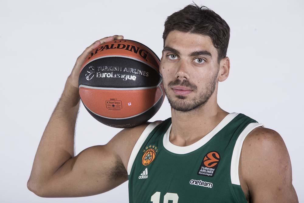 阿斯：巴萨和拜仁都有意桑托斯后卫索萨，后者被誉为新马塞洛（阿斯：巴萨、拜仁均看上桑托斯后卫索萨，他被誉为新马塞洛）