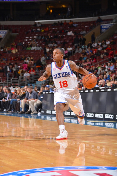 廉颇老矣？四旬老汉詹姆斯半场9投2中，仅得4分2板2助攻（岁月不饶人？四旬詹姆斯半场命中率低迷，9投2中仅取4分2板2助）