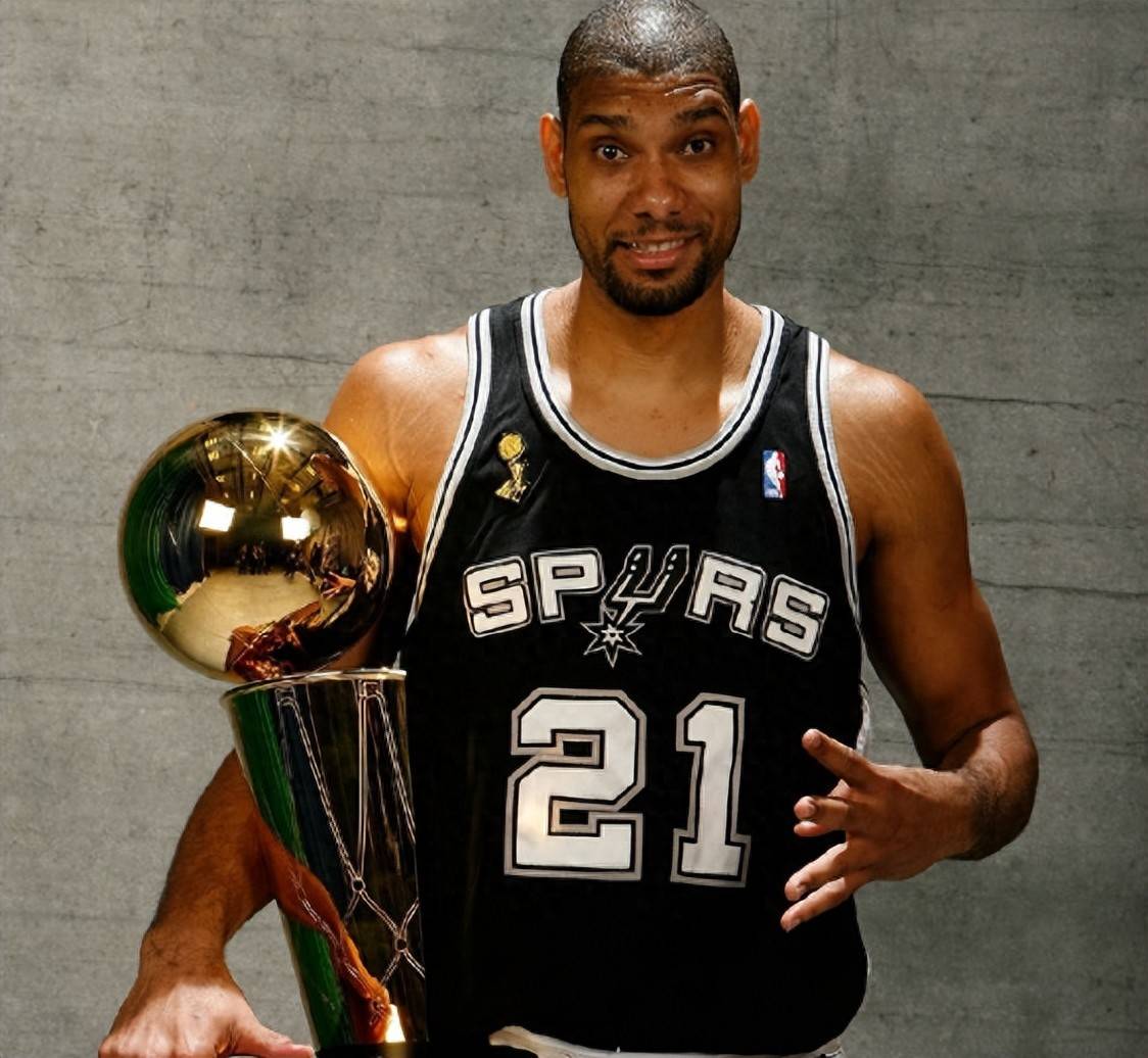 35岁以上砍下30分5助攻次数：詹姆斯104次遥遥领先，KD33次（35岁以上单场30分+5助攻次数榜：詹姆斯104次断层领跑，杜兰特33次）