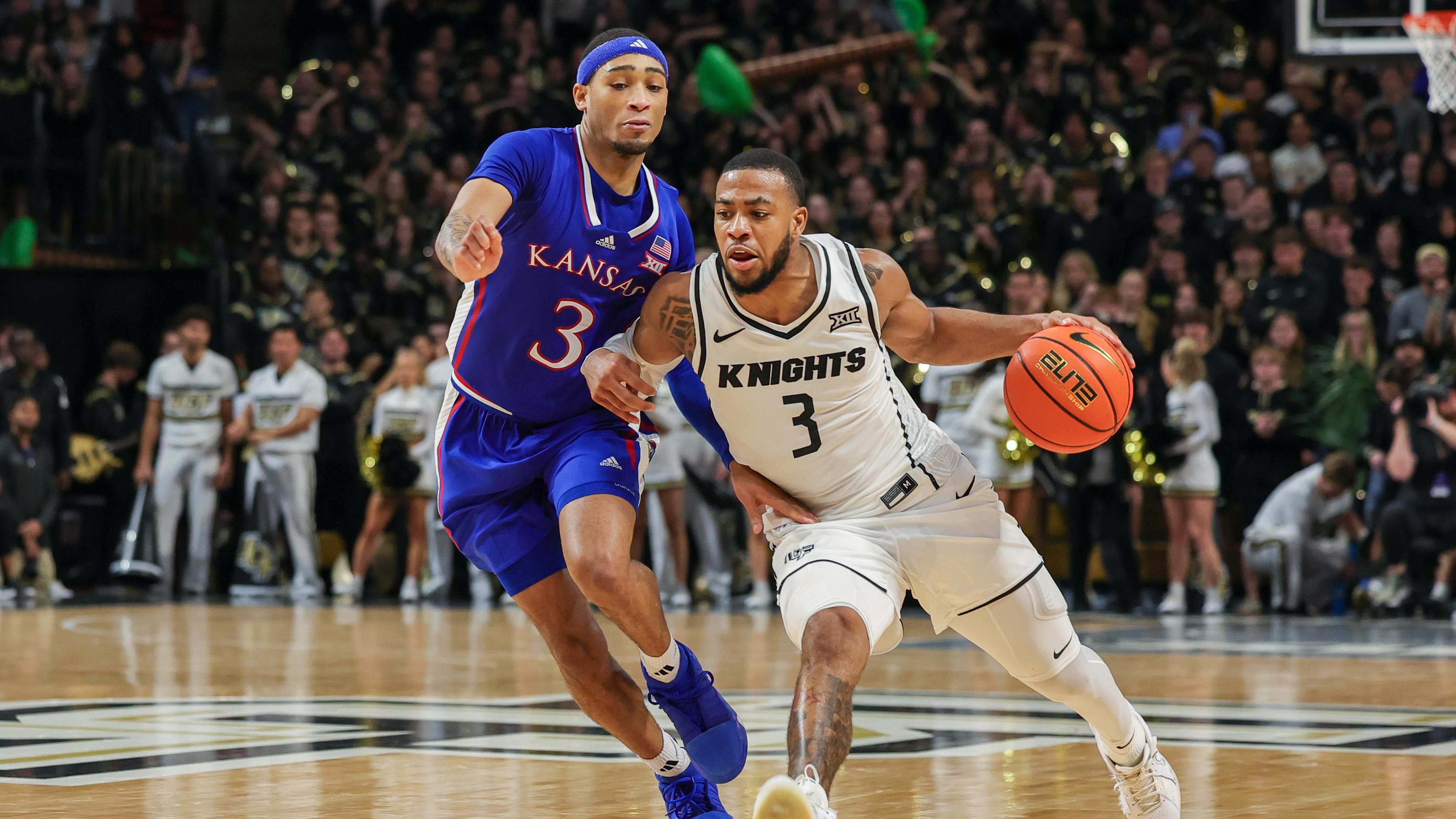 不理想！班凯罗半场6中2拿到7分2断 正负值-5（班凯罗半场低迷：6投2中仅7分2抢断，正负值-5）