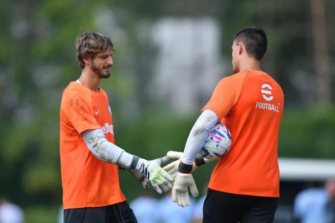 白宫官员：给川普颁和平奖是FIFA的提议；球迷应合法赴美观赛（白宫官员：向川普颁和平奖为FIFA建议，呼吁球迷合法赴美观赛）