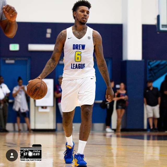 卡卢卢：斯帕莱蒂要求很高；我们可以随时切换三后卫或四后卫（卡卢卢：斯帕莱蒂要求严格，阵型可随时在三后卫与四后卫间切换）