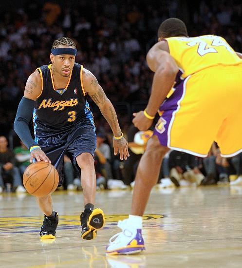 东契奇场均30.8分最高！湖人队史得分榜：老詹26.4分，科比25.1分（东契奇场均30.8分领跑，湖人队史场均得分：詹姆斯26.4分、科比25.1分）