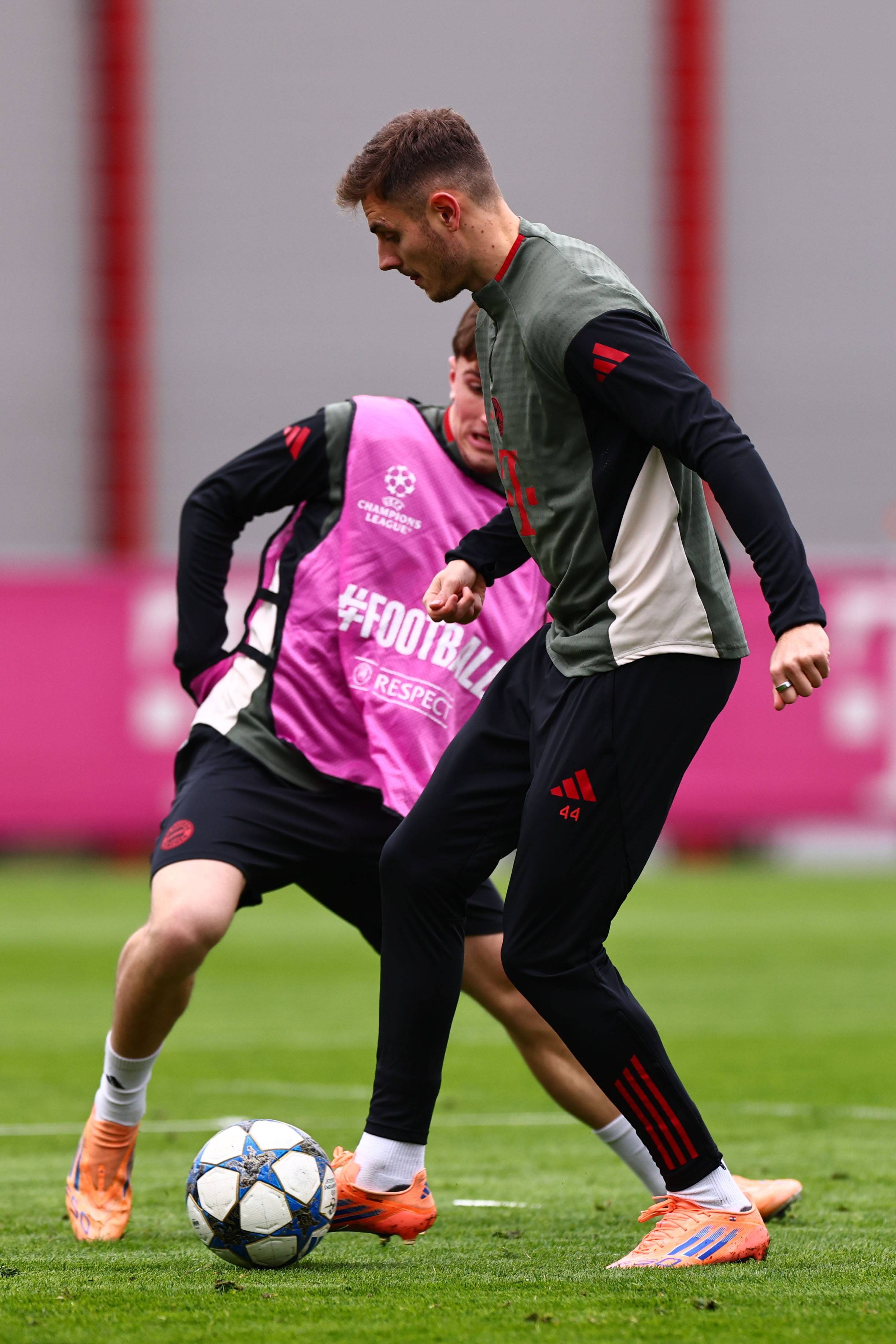 热议申花输球：尽力了但没运气，最大问题是锋线终结能力（申花失利引热议：拼到最后却差运气，锋线终结乏力成最大短板）