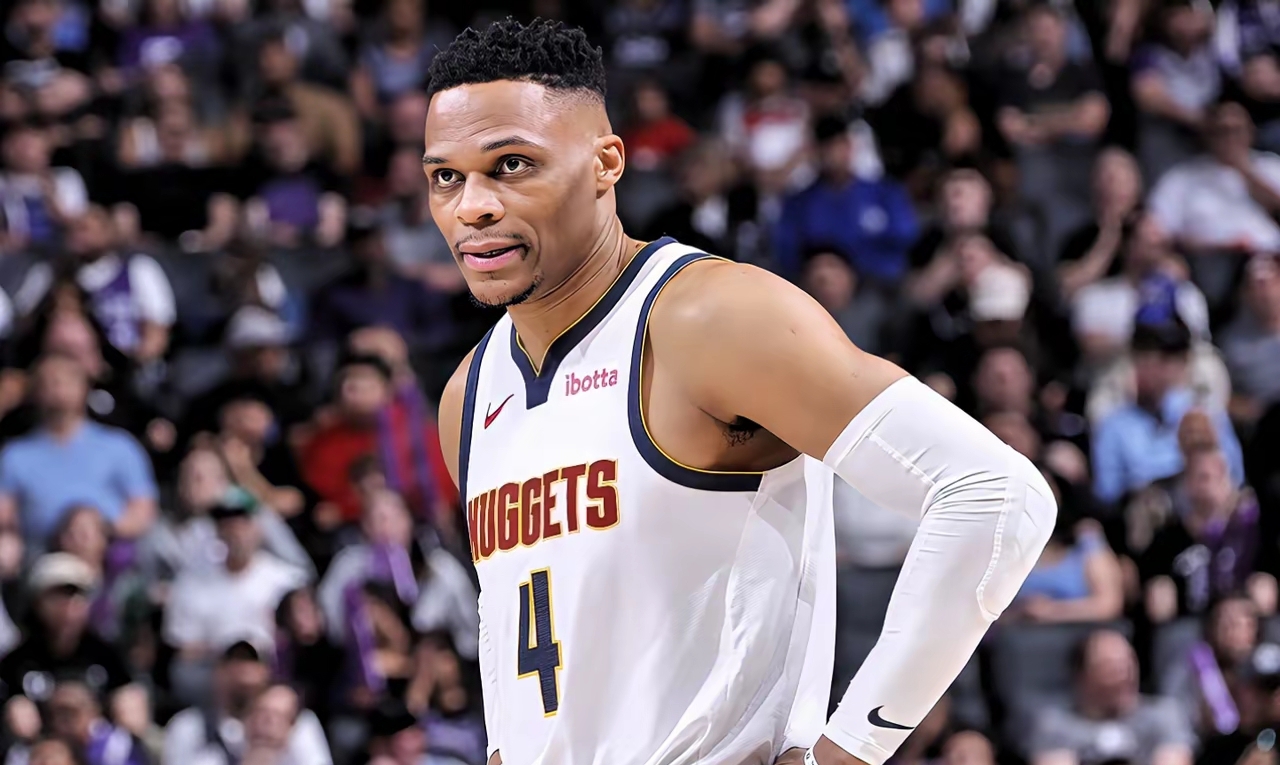 科利莫尔：在利物浦永远是俱乐部至上，萨拉赫不是梅西或C罗（科利莫尔：利物浦始终以俱乐部为先，萨拉赫并非梅西或C罗）