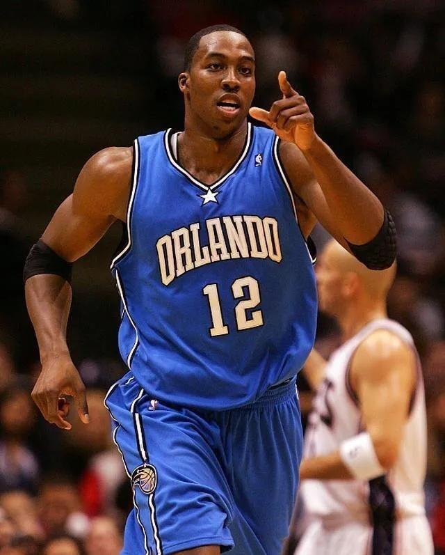 英超争四格局大乱，大黑马杀入欧冠区，超越切尔西，甩开曼联（英超前四洗牌，黑马跻身欧冠区，力压切尔西，甩开曼联）