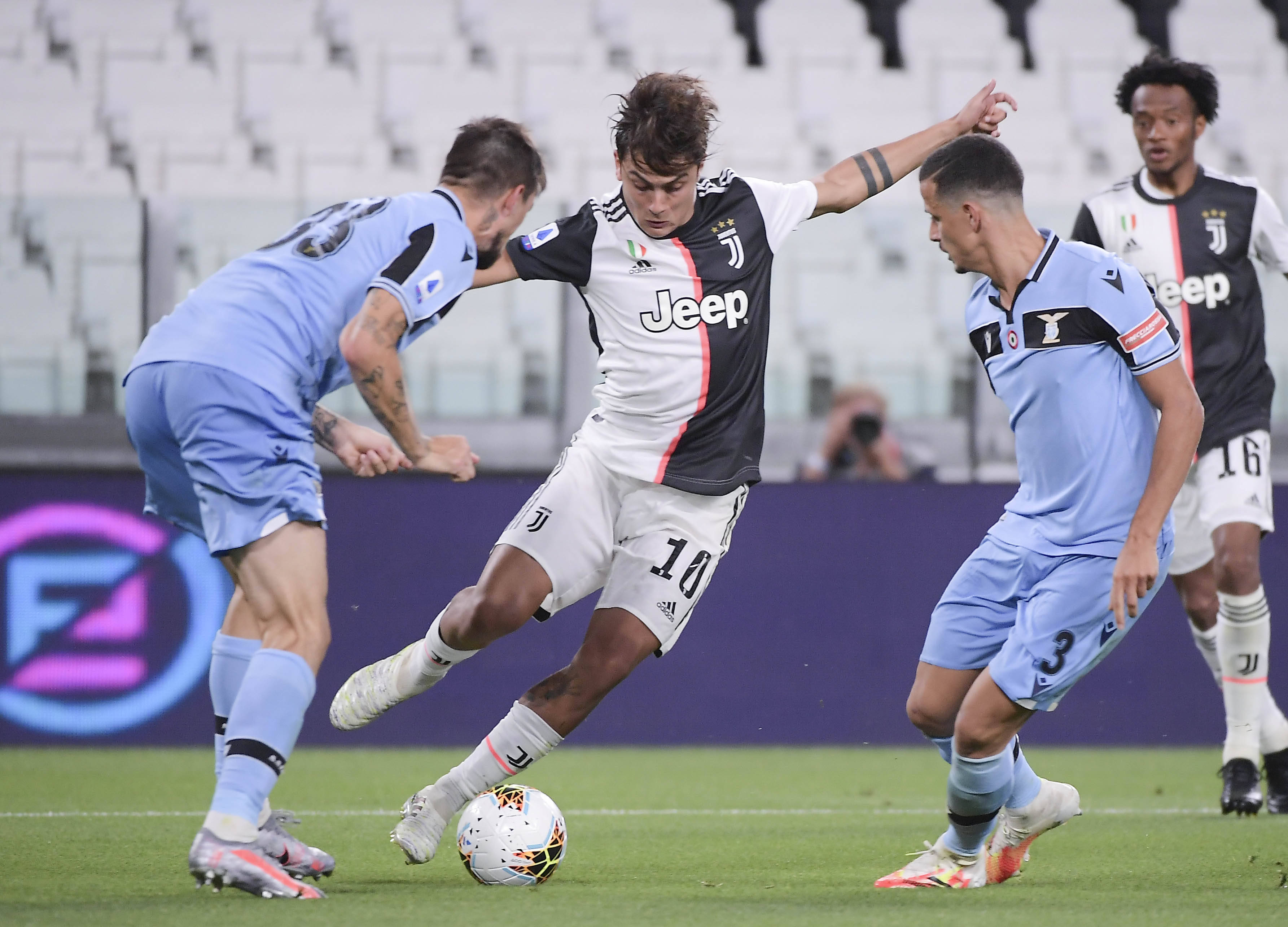 拉波尔塔回应弗洛伦蒂诺：皇马患上巴萨综合症，总是关注我们（拉波尔塔反击弗洛伦蒂诺：皇马陷入“巴萨情结”，总盯着我们）