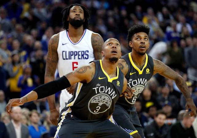 都体：佛罗伦萨球迷说DV9是“吉普赛人”，俱乐部被罚款2万欧（都体：佛罗伦萨球迷辱称DV9为“吉普赛人”，俱乐部遭罚2万欧）