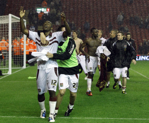 本菲卡2-0那不勒斯，里奥斯传射，巴雷罗破门（本菲卡2-0击败那不勒斯：里奥斯一传一射，巴雷罗建功）