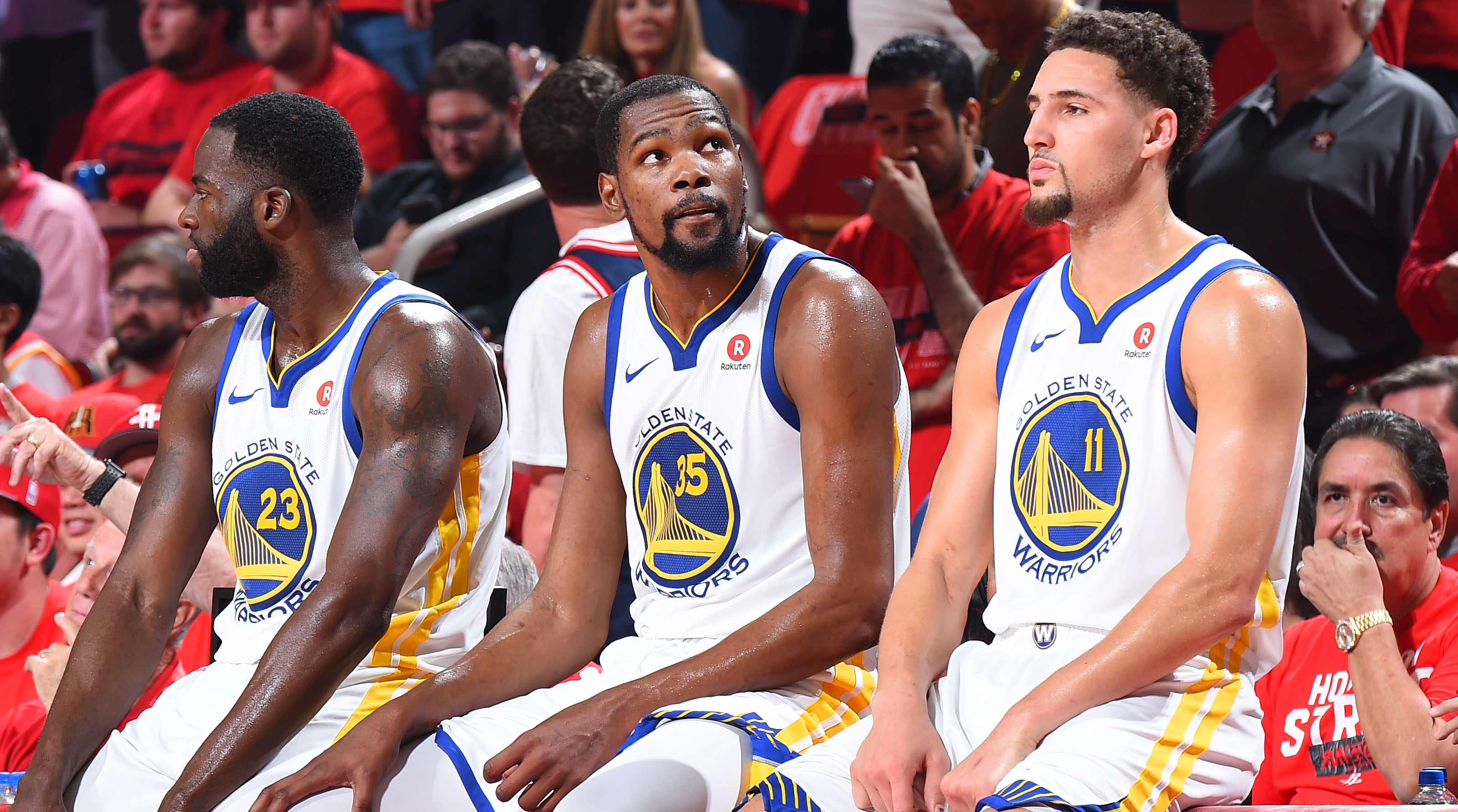 独行侠又要完了？浓眉戴维斯无接触受伤 无法比赛返回更衣室（独行侠又悬了？浓眉戴维斯无对抗受伤，无法继续比赛提前回更衣室）