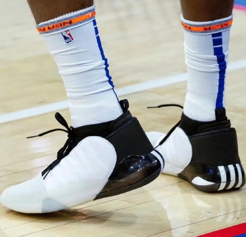 申花获得下赛季亚精联赛资格的一丝“理论希望”？2026赛季“多线平衡”必须重点考虑！（申花晋级下季亚精联仍存理论可能，2026赛季多线平衡须列为重点）