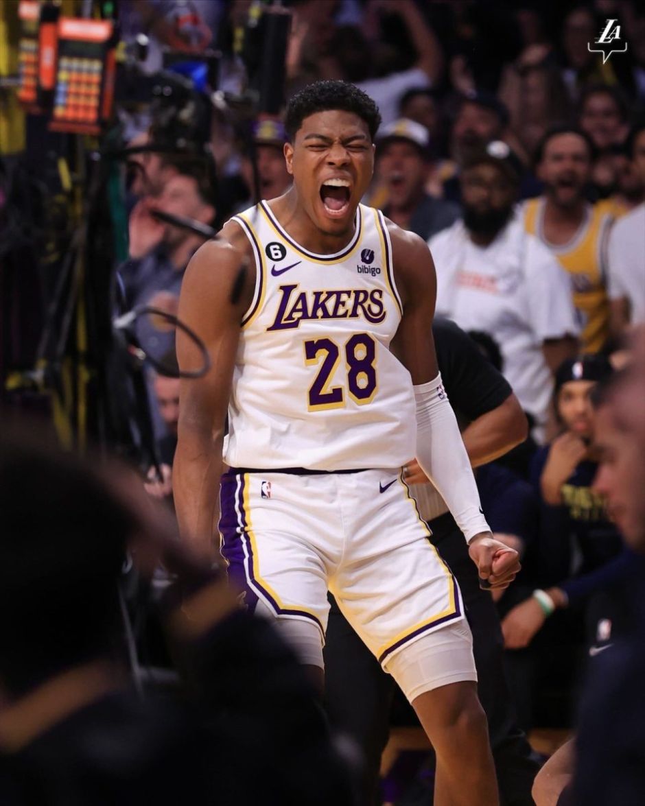 半场战报：都灵1-1科莫，弗拉希奇点射，阿达伊建功（半场比分：都灵1-1科莫，弗拉希奇点球命中，阿达伊破门）