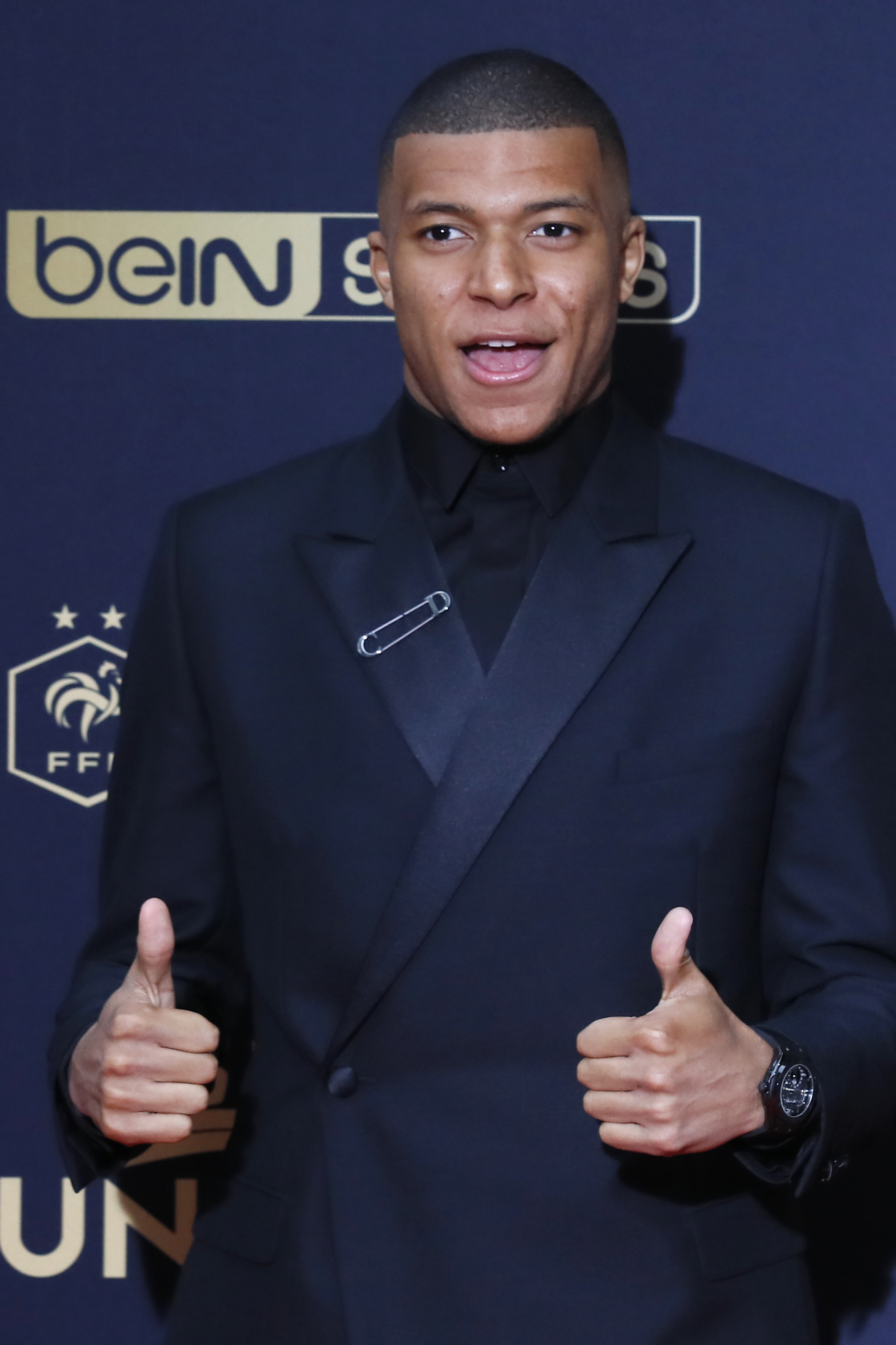 亚历山大惊艳表现，单节打卡33分！（亚历山大大爆发，单节狂砍33分！）