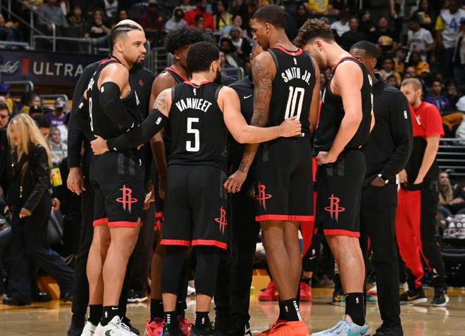 皇马国王杯大名单：82、阿诺德等9人缺席，姆巴佩在列（皇马公布国王杯名单：姆巴佩在列，82与阿诺德等共9人缺席）