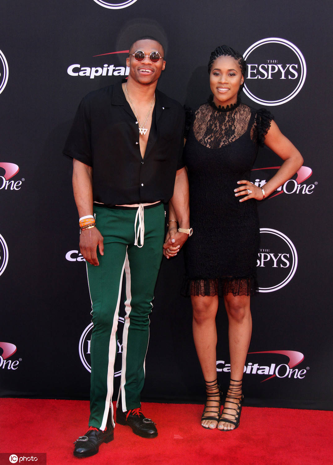 篮球篮网双核合砍70分，强势带队赢球（篮网双星轰下70分 助队强势取胜）