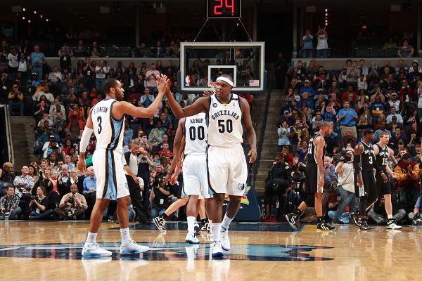 申花官方：今日一线队收假集结训练，阿苏埃、陈晋一等未归队（申花通报：一线队今日结束假期开始合练，阿苏埃、陈晋一等暂未归队）